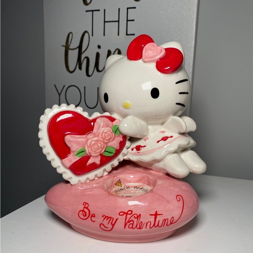 Hello Kitty Valentine Figurine